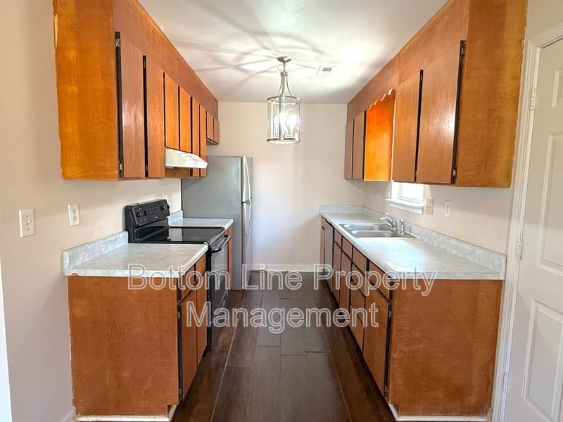 1324 Parkwood Ave - Photo 5 of 17