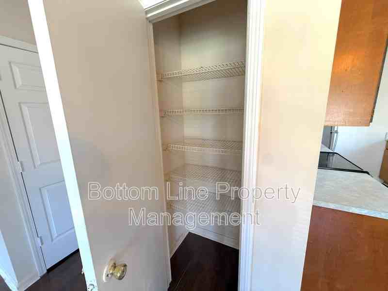 1324 Parkwood Ave - Photo 6 of 17