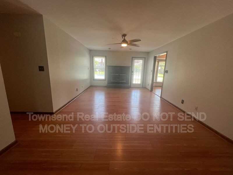 6149 Lakeway Dr - Photo 6 of 22