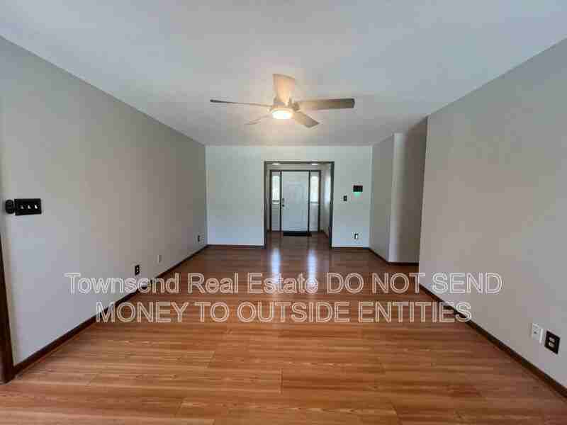 6149 Lakeway Dr - Photo 7 of 22