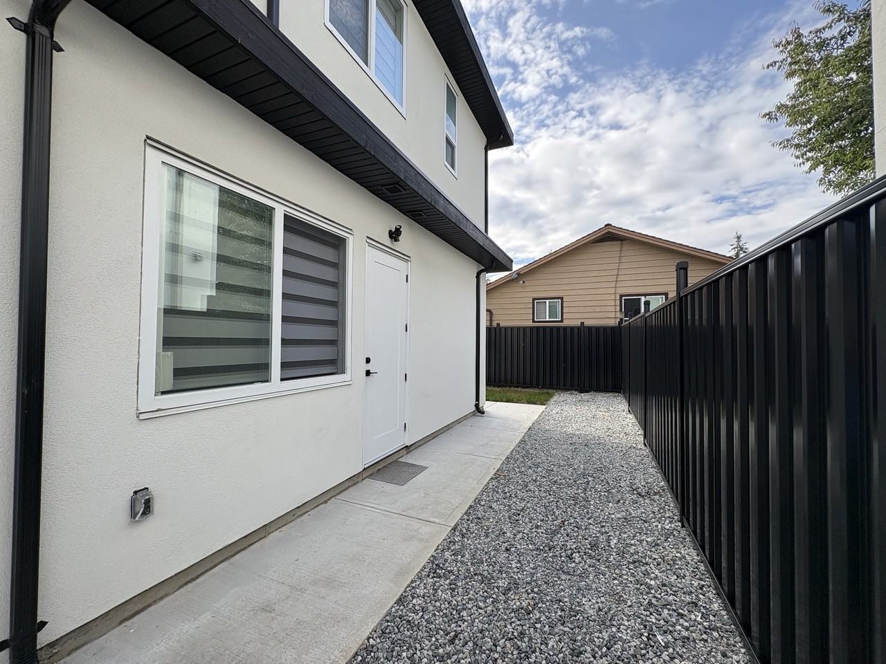 15584 89B Avenue - Photo 4 of 14
