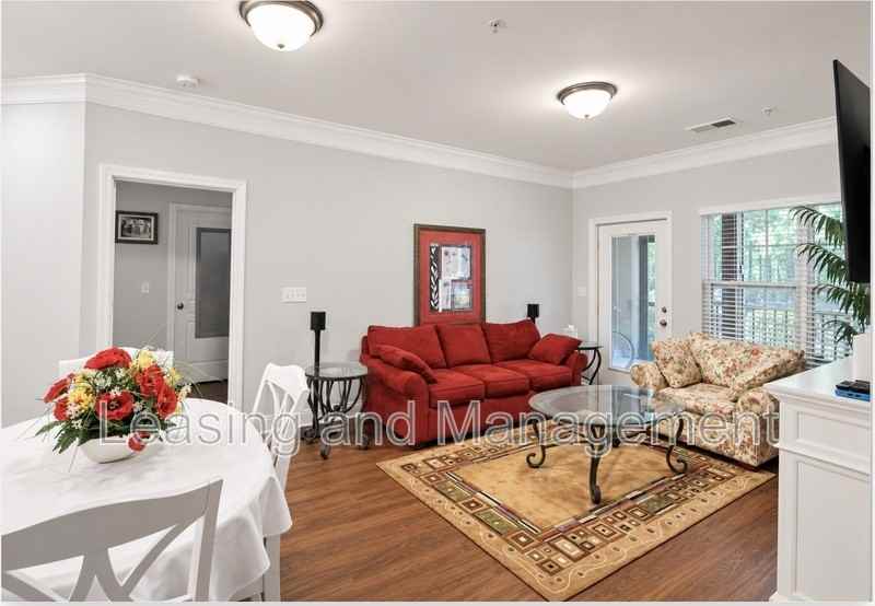 1807 Basildon Rd - Photo 3 of 32