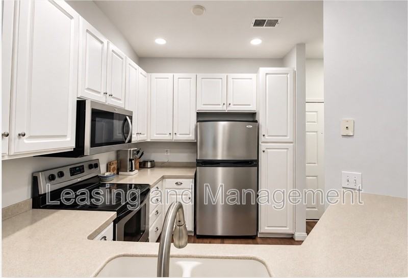 1807 Basildon Rd - Photo 4 of 32