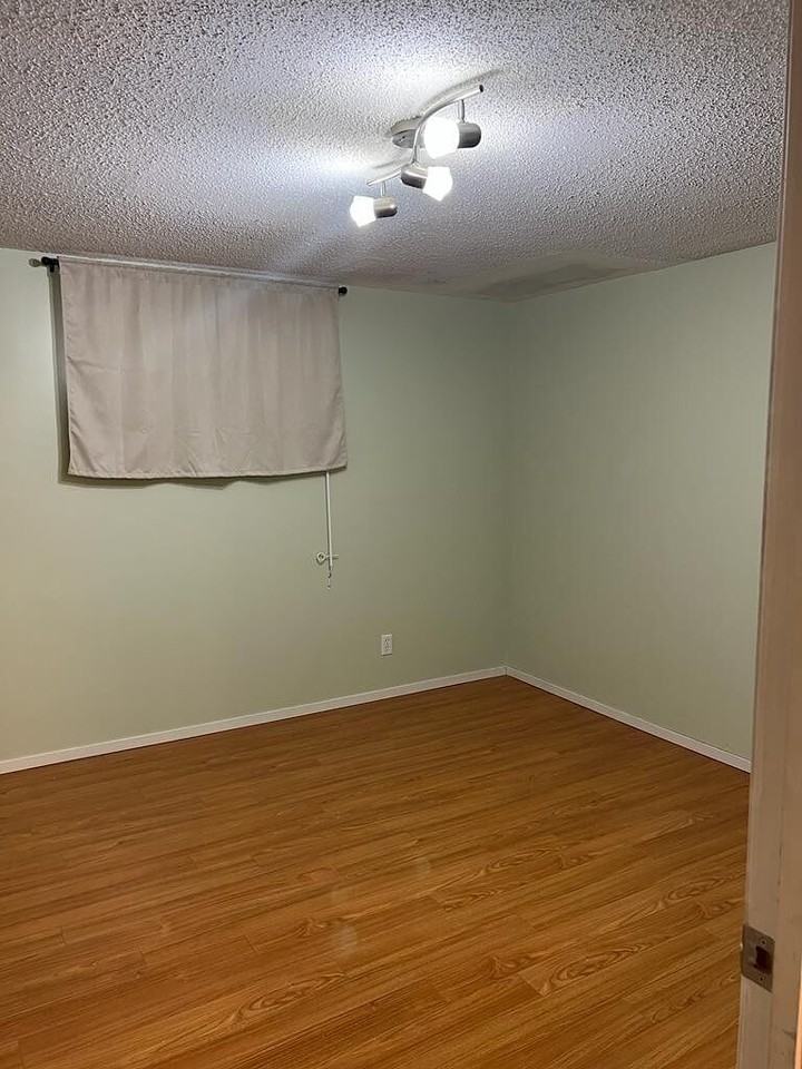 1416 42 St Ne - Photo 2 of 30