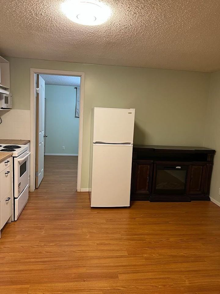 1416 42 St Ne - Photo 3 of 30