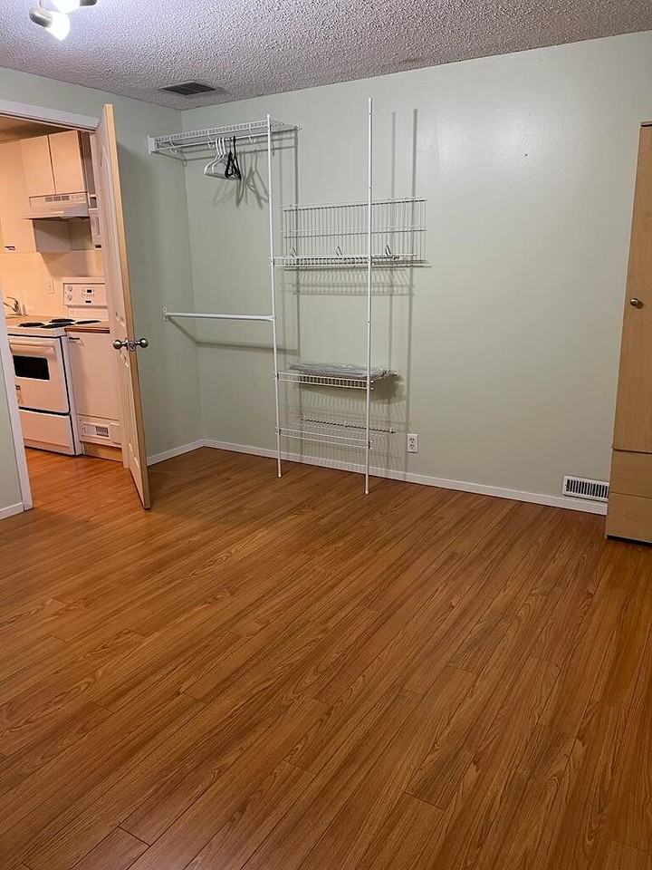 1416 42 St Ne - Photo 5 of 30