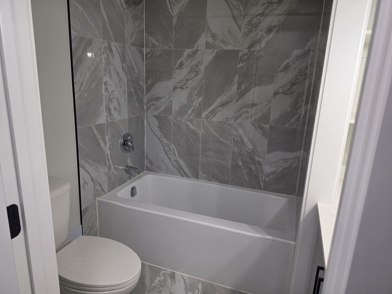 15616 16 Ave Sw - Photo 6 of 19