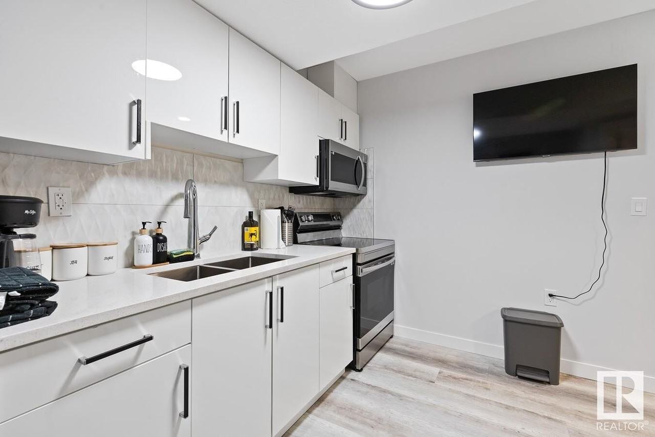 8809 121 Ave Nw - Photo 3 of 10