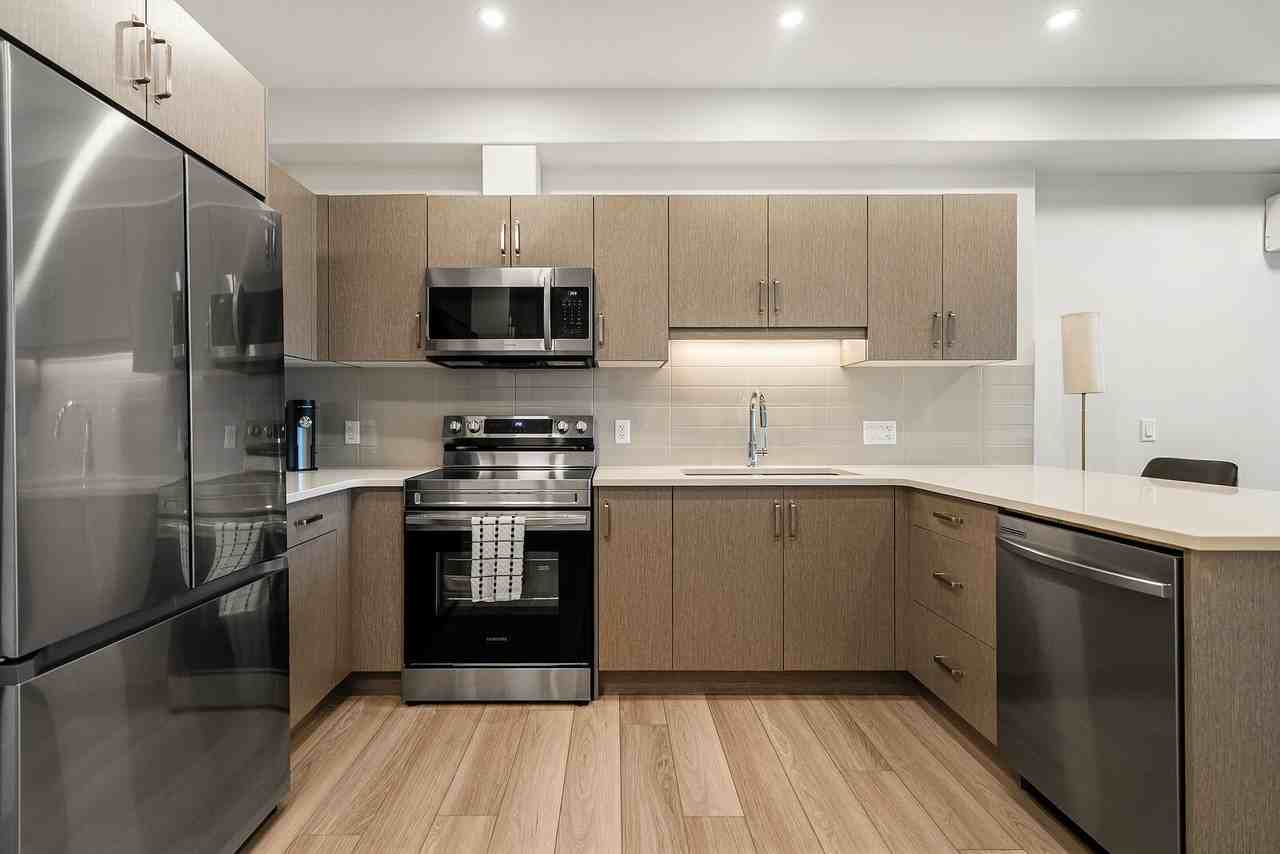 2117 81 St S W - Photo 3 of 43