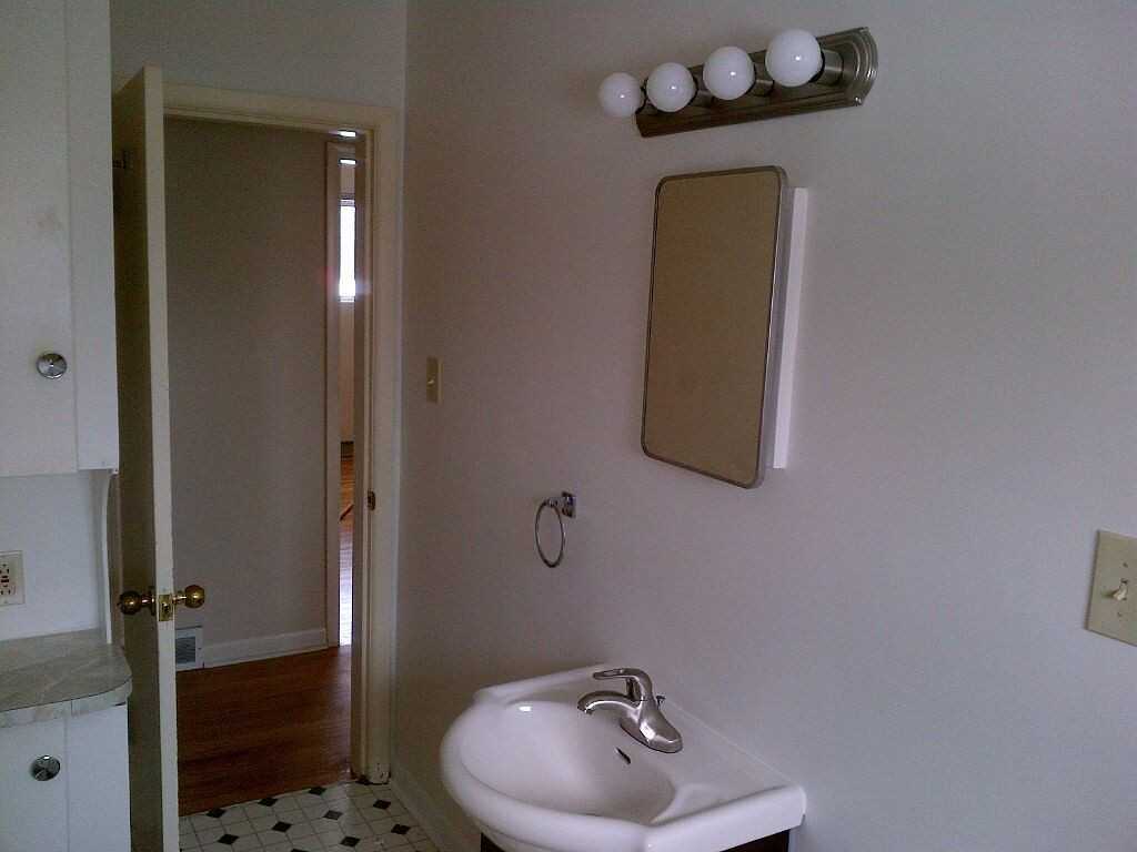 215 42 Ave Nw - Photo 2 of 11