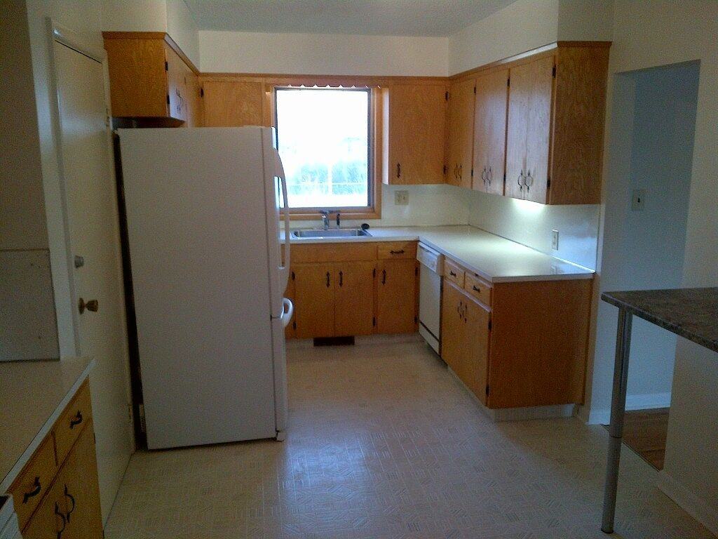 215 42 Ave Nw - Photo 4 of 11