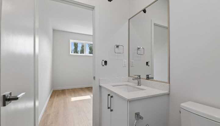 10977 135 St Nw - Photo 4 of 16