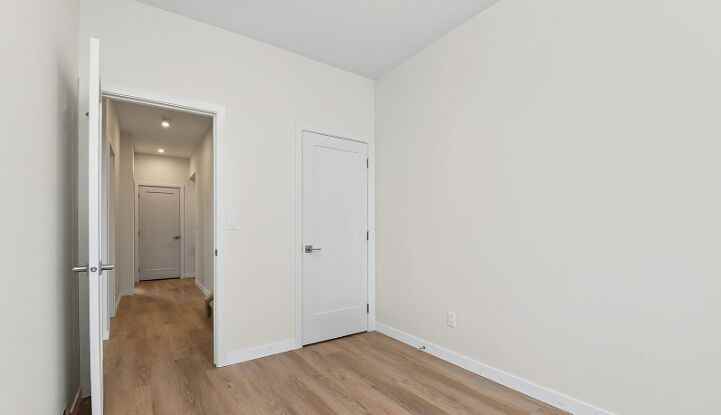 10977 135 St Nw - Photo 7 of 16