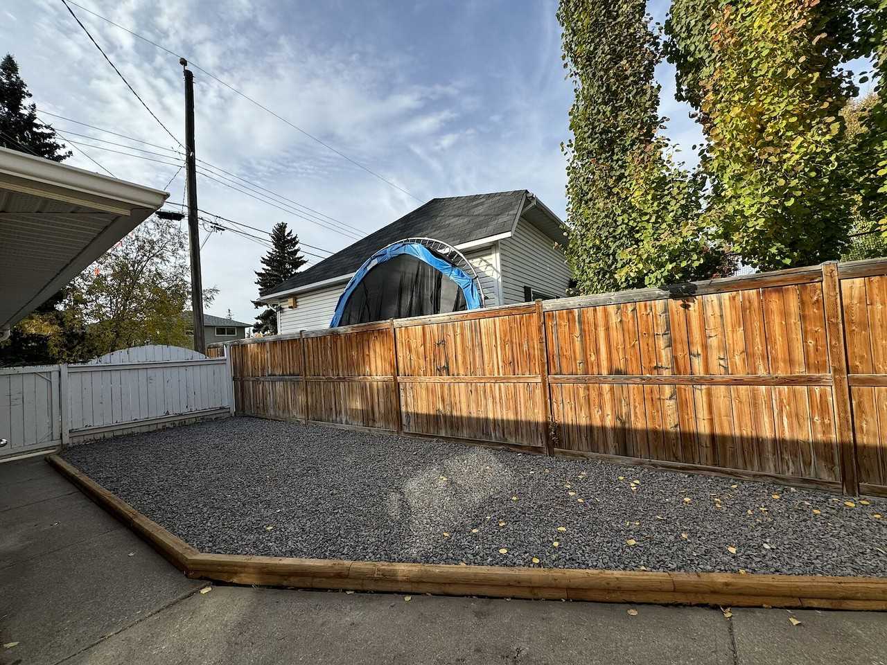 319 37 St Sw - Photo 4 of 34