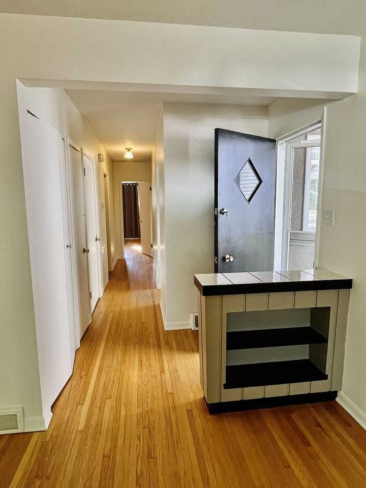 319 37 St Sw - Photo 6 of 34