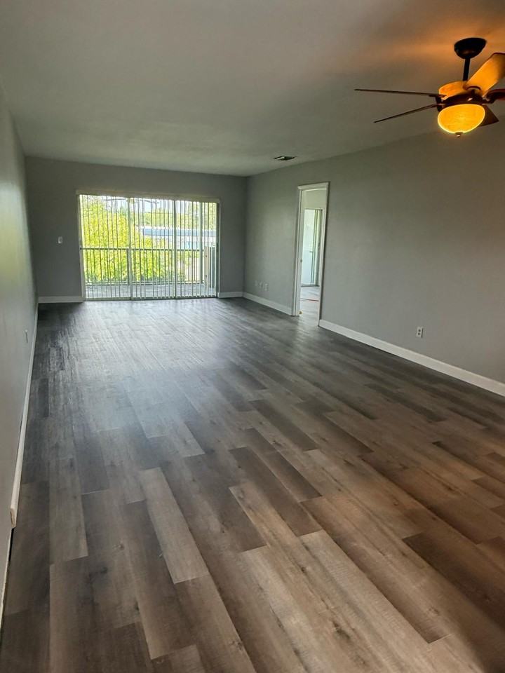 1003 Nw Spruce Ridge Dr #18 - Photo 2 of 7