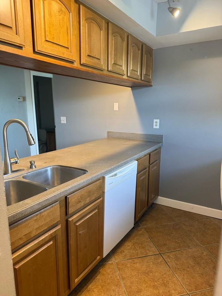 1003 Nw Spruce Ridge Dr #18 - Photo 3 of 7