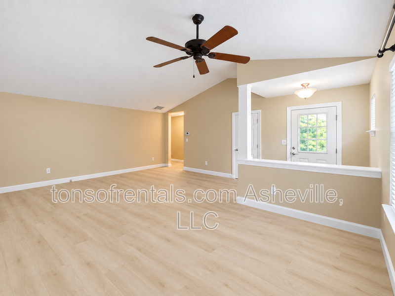 100 Little Fox Ln - Photo 5 of 17