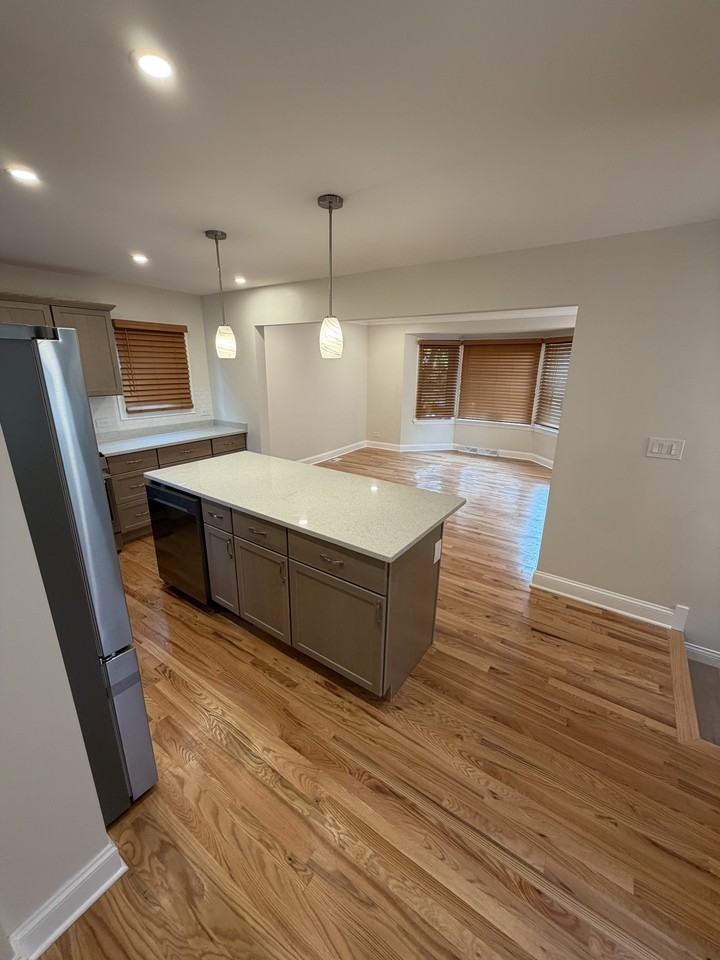 10833 S Artesian Ave #NA - Photo 2 of 16