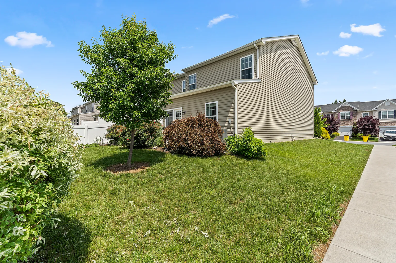 42 Polygon Pl - Photo 3 of 33