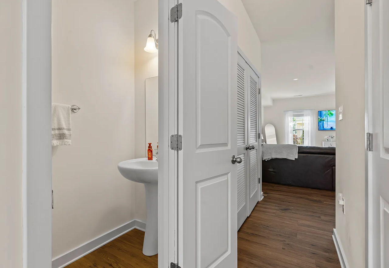 42 Polygon Pl - Photo 7 of 33