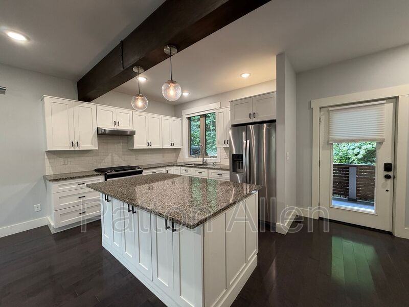 92 Hibriten Dr - Photo 5 of 37
