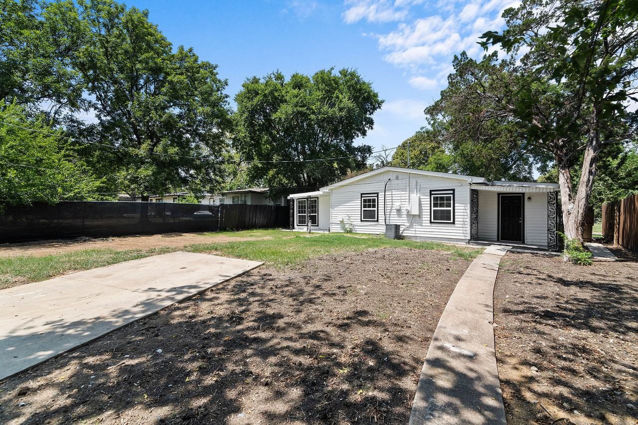 3022 Shorewood Dr #NA - Photo 2 of 17
