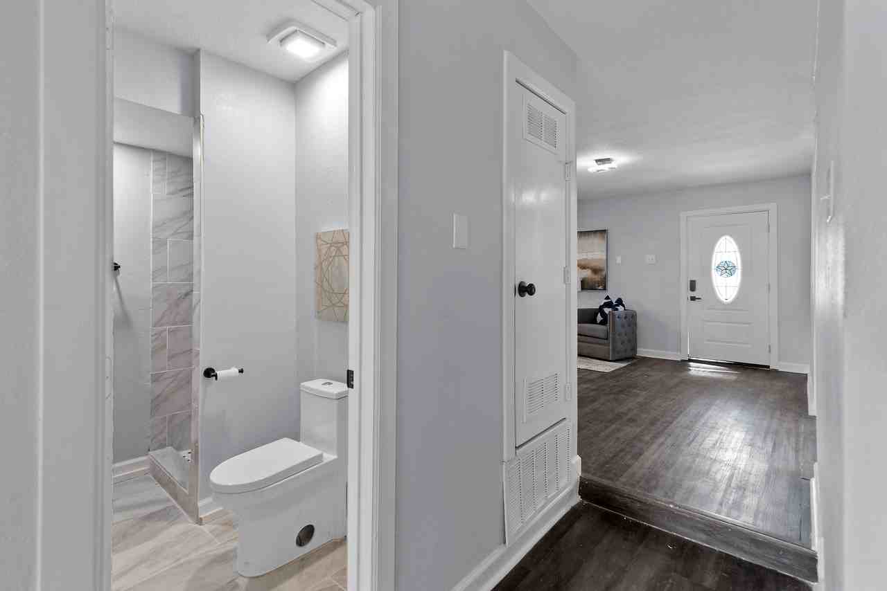 3022 Shorewood Dr #NA - Photo 5 of 17