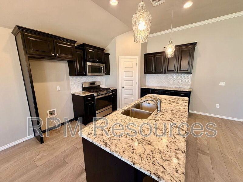 3809 Brougham Way - Photo 6 of 23