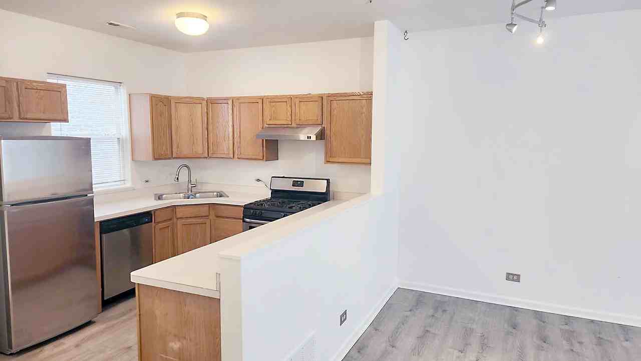 1615 S Newberry Ave #1615 - Photo 3 of 12