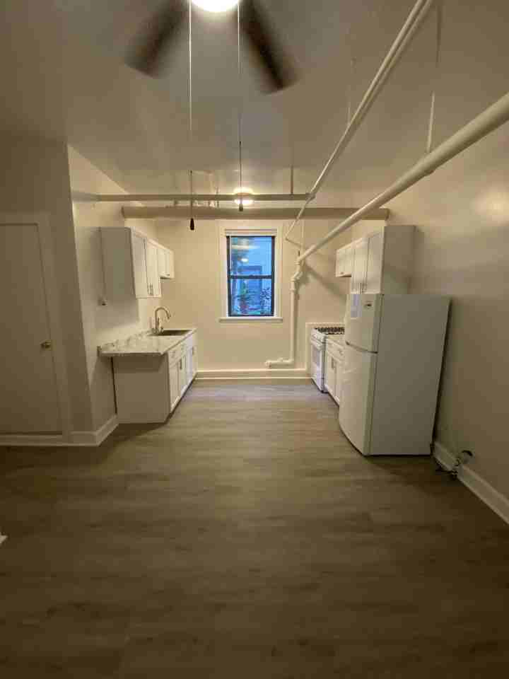 5120 S Harper Ave #L2 - Photo 7 of 19