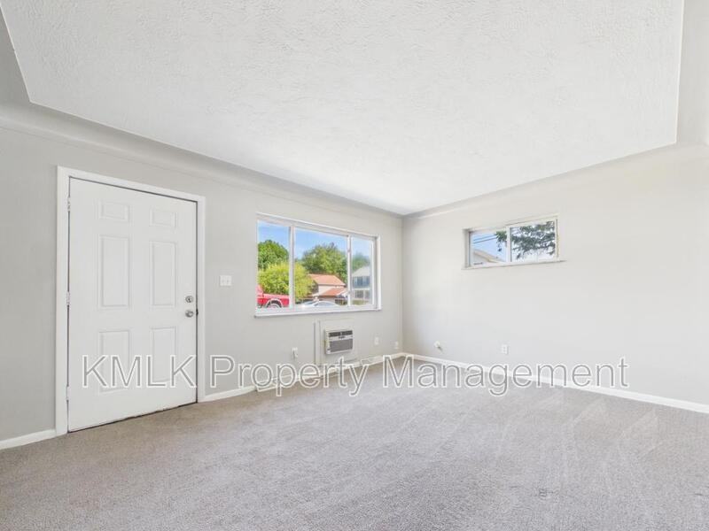 1430 Virginia Ave - Photo 4 of 17