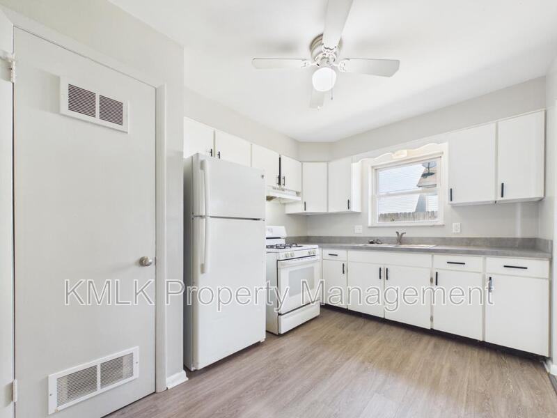1430 Virginia Ave - Photo 6 of 17