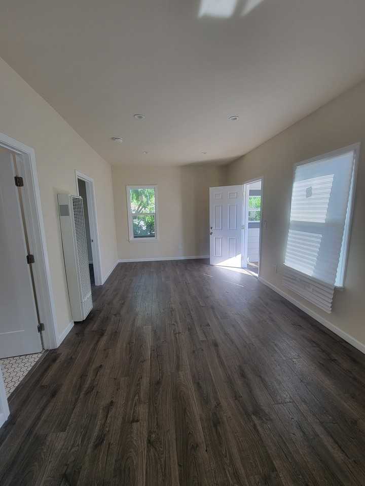 958 43rd St #NA - Photo 3 of 13