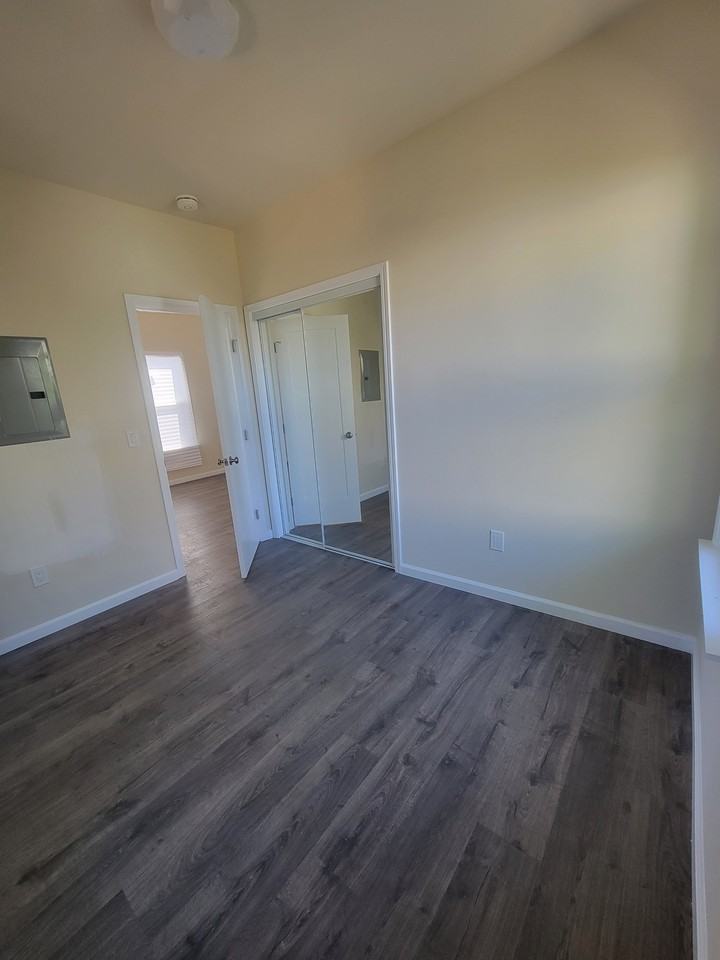 958 43rd St #NA - Photo 7 of 13