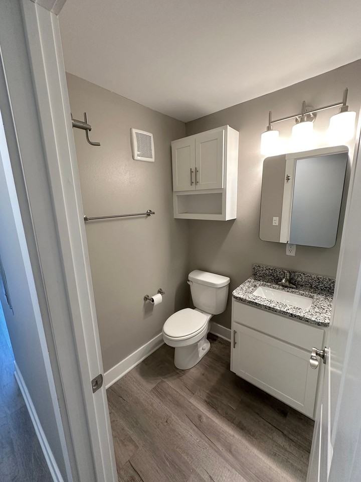 NEWLY Remodeled Apartments walking distance from IU Campus - Photo 4 of 29