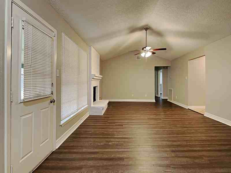 6907 Foxside Ln - Photo 2 of 18