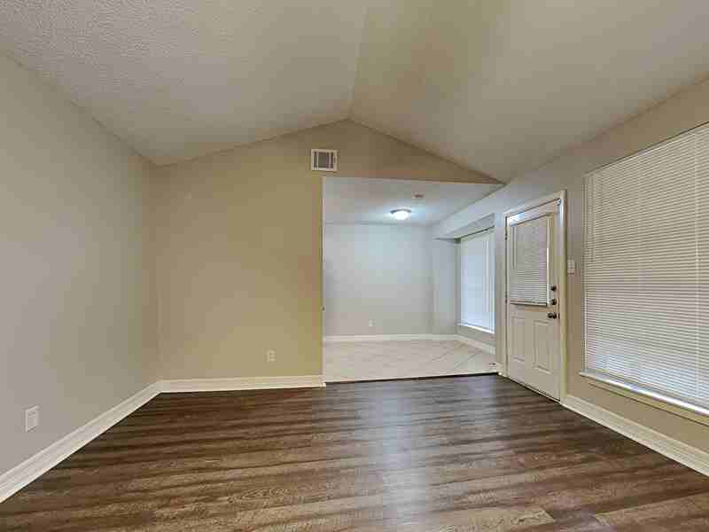 6907 Foxside Ln - Photo 4 of 18