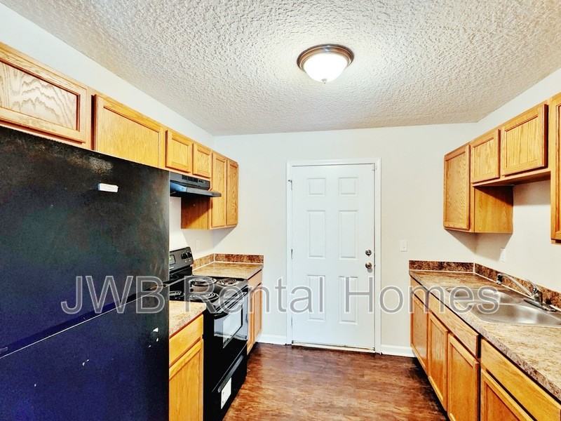 3862 Grant Rd - Photo 2 of 11