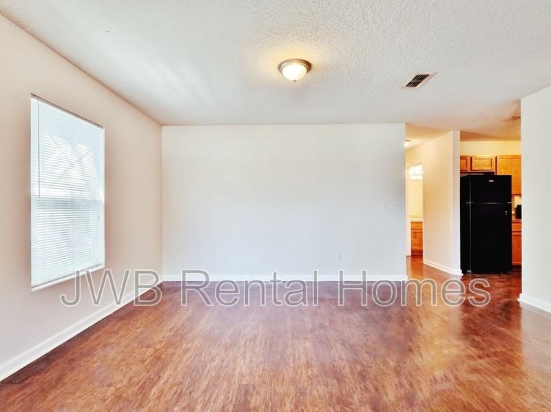 3862 Grant Rd - Photo 4 of 11