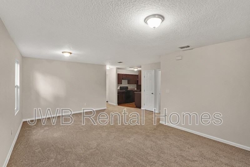 927 Ardoon St - Photo 4 of 18
