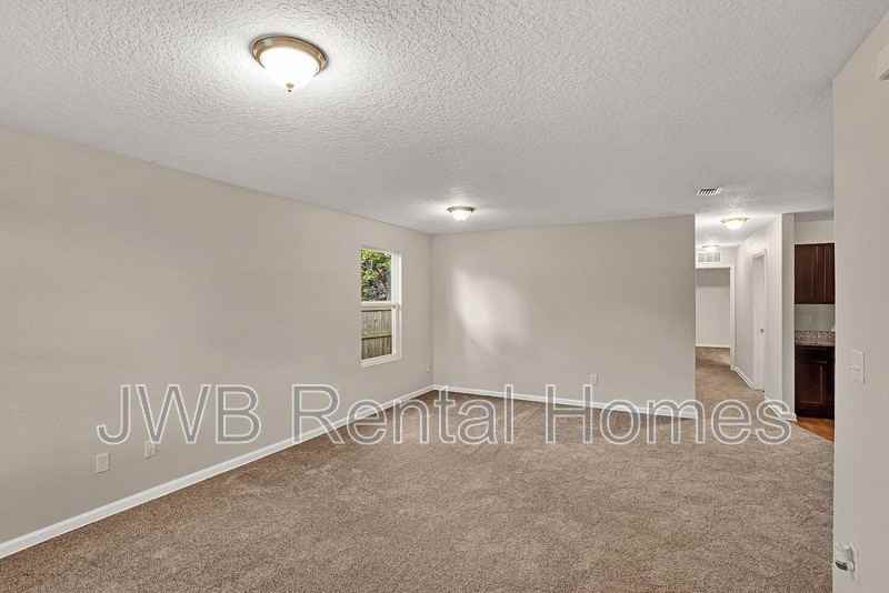 927 Ardoon St - Photo 5 of 18