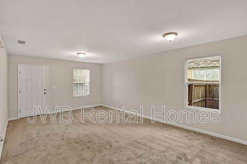 927 Ardoon St - Photo 7 of 18