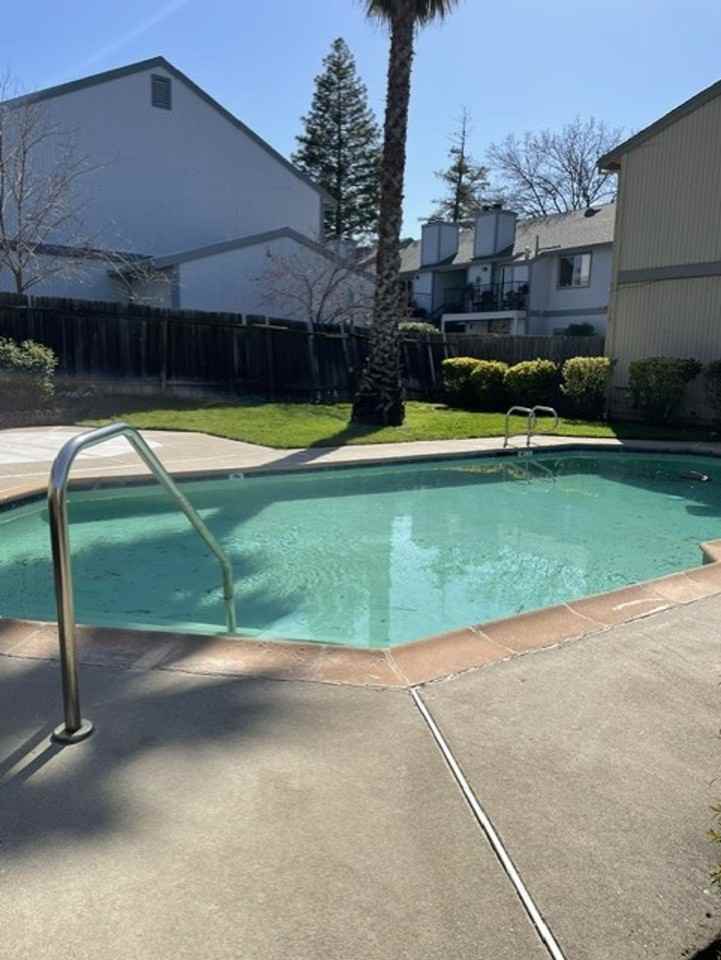 Hollister Apartment Complex - Photo 2 of 32