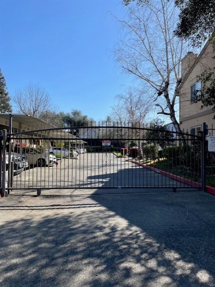 Hollister Apartment Complex - Photo 5 of 32