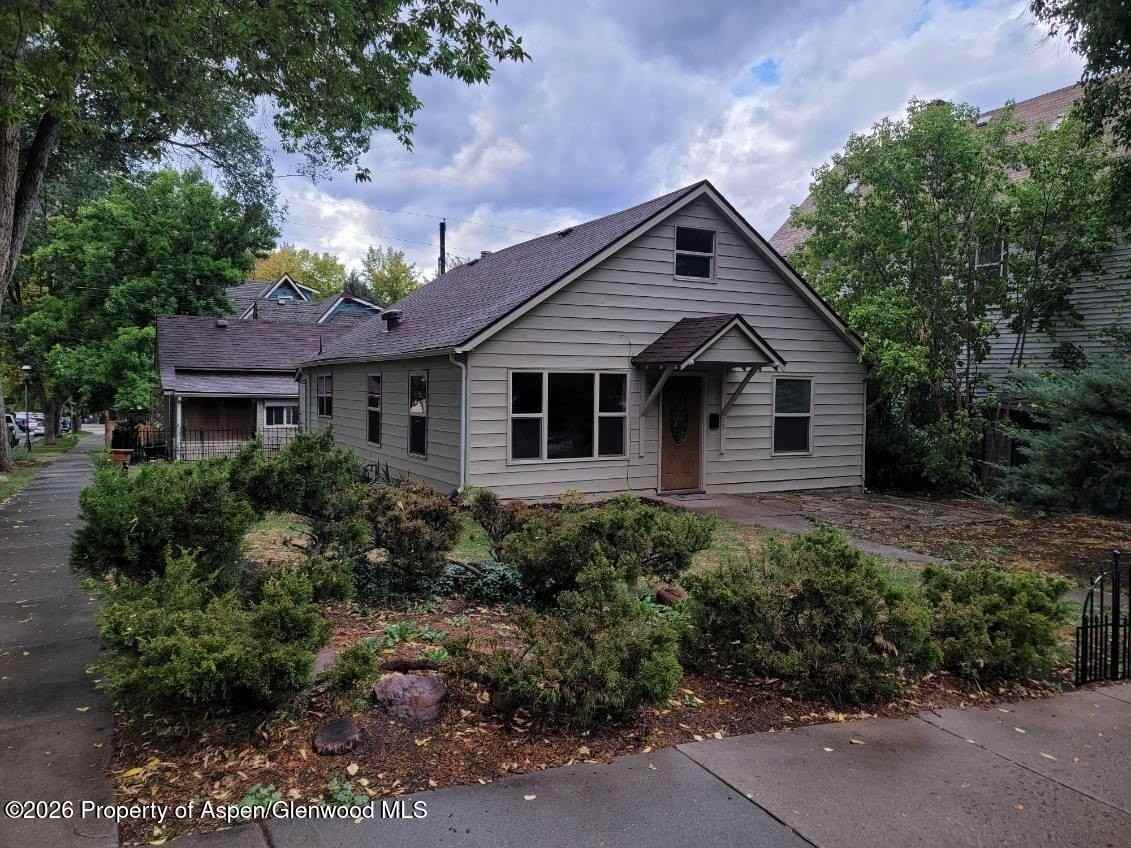 931 Blake Ave - Photo 2 of 36