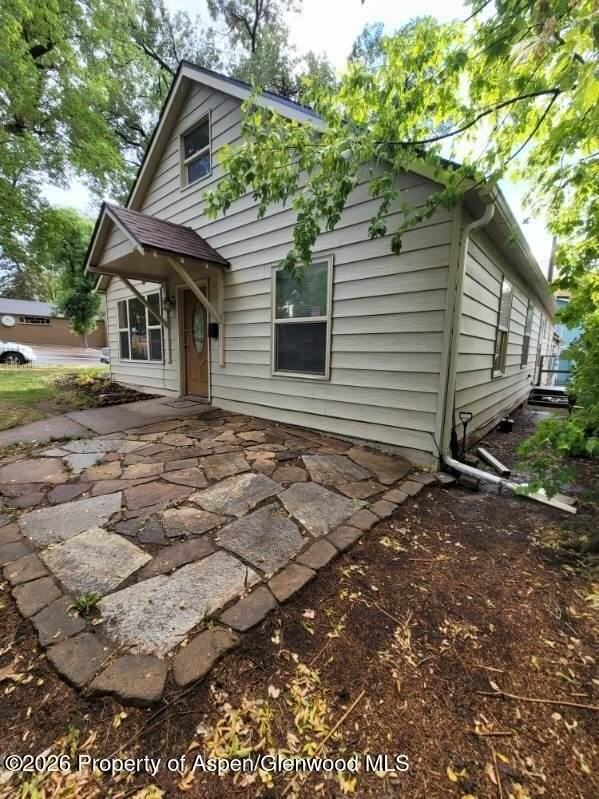 931 Blake Ave - Photo 4 of 36
