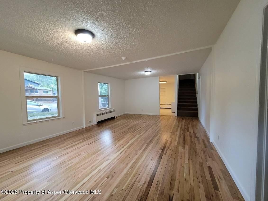 931 Blake Ave - Photo 5 of 36
