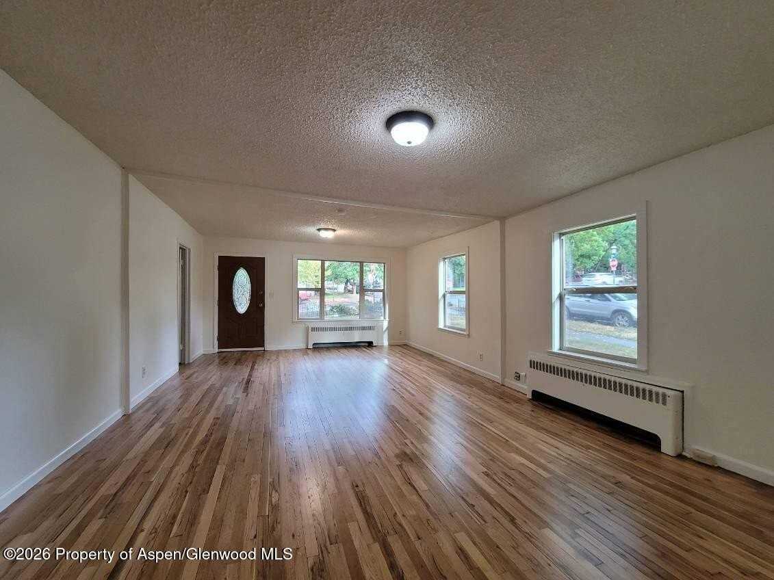 931 Blake Ave - Photo 6 of 36