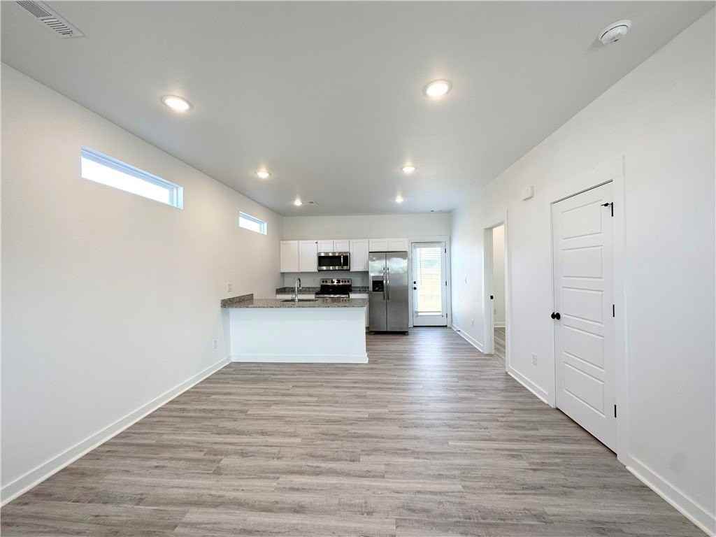 1070 Boardwalk Avenue - Photo 2 of 24
